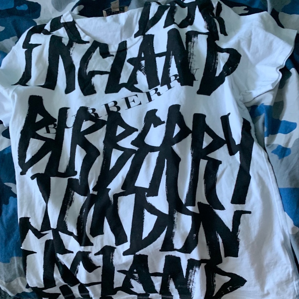 Burberry t-shirt